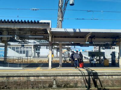 途中駅、敦賀の車窓です。