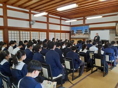 薬師寺、法話の様子