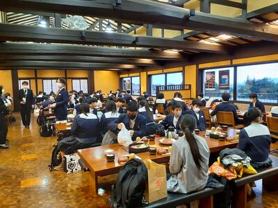 夕食会場の様子