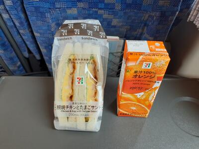 サンダーバード車中、軽食